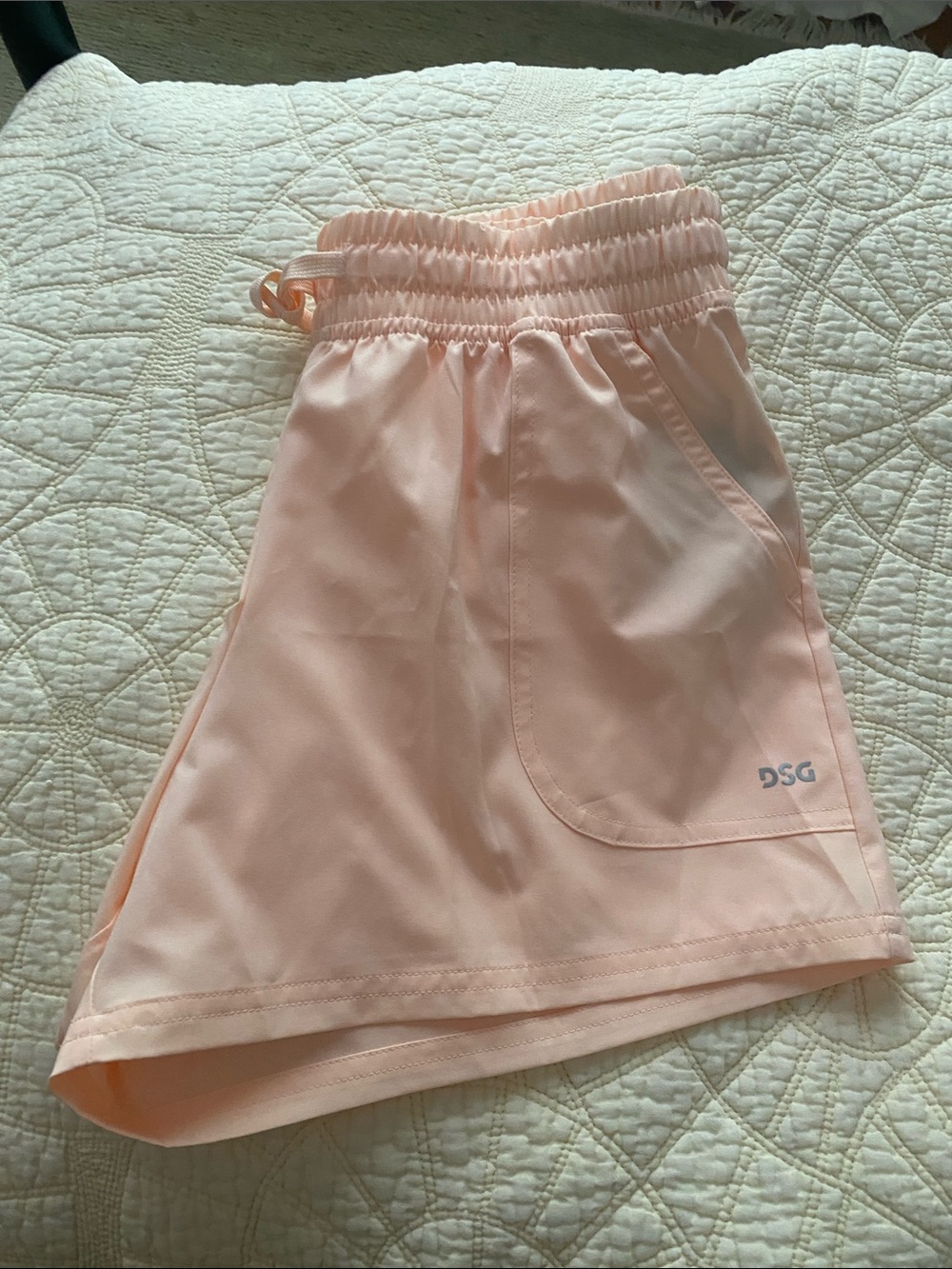 DSG Light Peach Girlโs Athletic Shorts, new with tags, sz 16/XL